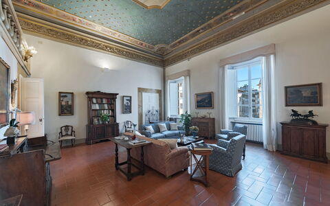 Elegant Suite: Florence Apartment with View on Med: Interior Design, Möbel, Decke, Flooring, Fussboden, Zimmer, Beleuchtung, Bilderrahmen, Stuhl, Wohnzimmer