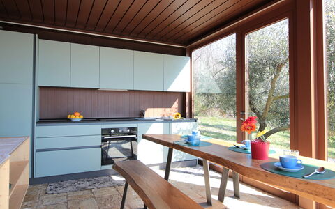 Villa Montello Pool, Jacuzzi, Ac, Wifi, Treviso: Interior Design, Küche, Möbel, Holz, Countertop, Flooring, Decke, Zuhause, Fussboden, Beleuchtung