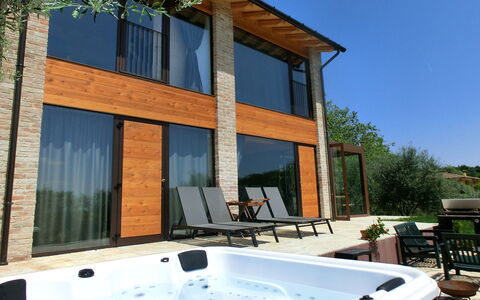 Villa Montello Pool, Jacuzzi, Ac, Wifi, Treviso: Verbundwerkstoff, Schwimmbad, Schatten, Eco Hotel, Holzbeize, Estate, Gartenmöbel, Villa, Resort, Hartholz