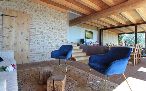 Villa Montello Pool, Jacuzzi, Ac, Wifi, Treviso: Möbel, Interior Design, Flooring, Stuhl, Holz, Fussboden, Zimmer, Tabelle, Wohnzimmer, Beleuchtung