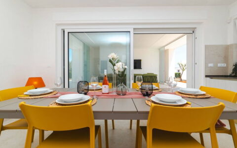 Villa Donnosanto a 5 Minuti Da Spiaggia. Ostuni 10: Möbel, Interior Design, Tabelle, Flooring, Stuhl, Küche & Esszimmer Tisch, Esszimmer, Fussboden, Decke, Zimmer