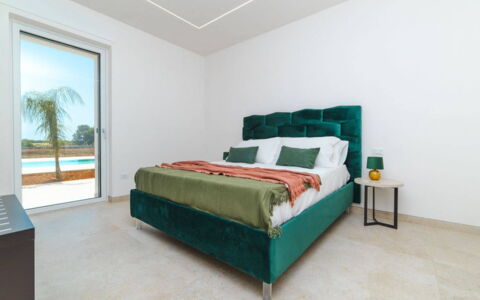 Villa Donnosanto a 5 Minuti Da Spiaggia. Ostuni 10: Bett, Schlafzimmer, Holz, Interior Design, Flooring, Fussboden, Möbel, Bettdecke, Bedding, Zimmer