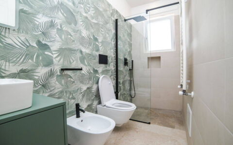 Villa Donnosanto a 5 Minuti Da Spiaggia. Ostuni 10: Armatur, Toilleten Sitz, Toilette, Interior Design, Badezimmer, Flooring, Fussboden, Sinken, Bad Sink, Installation