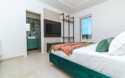 Villa Donnosanto a 5 Minuti Da Spiaggia. Ostuni 10: Interior Design, Flooring, Fussboden, Wand, Möbel, Holz, Decke, Schlafzimmer, Bett, Zimmer