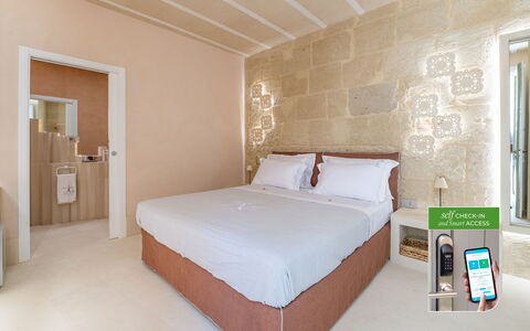Corte Dei Granai Raro Rooms Collection: Interior Design, Flooring, Fussboden, Decke, Wohnung, Zimmer, Bett, Schlafzimmer, Kissen, Bettrahmen