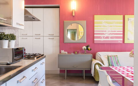 Suite Artemare: Möbel, Interior Design, Küche, Rosa, Beleuchtung, Zimmer, Zuhause, Flooring, Tabelle, Light Fixture