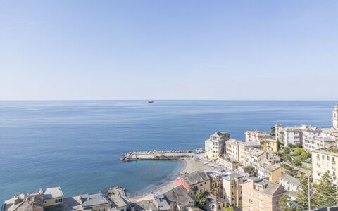 Central Design Flat With Parking, Bogliasco: Blau, Wasser, Gewässer, Wasservorräte, Horizont, Küste, Meer, Küsten Und Ozeanische Forms, Stadt, Wasserweg