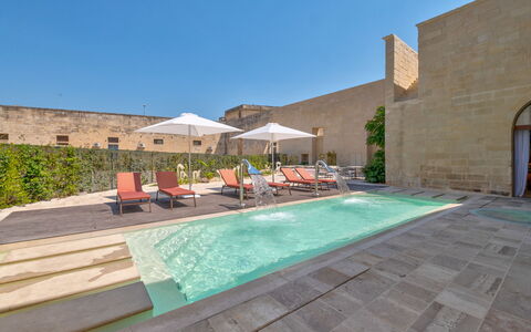 Palazzo Corte Dei Granai: Schwimmbad, Hof, Hazienda, Hotel, Zimmerpflanze, Blumentopf, Water Feature, Villa