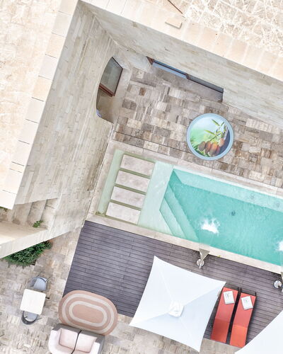 Palazzo Corte Dei Granai: Schwimmbad, Verbundwerkstoff, Wohnung, Gartenmöbel, Resort, Hotel, Sonnenliege, Hof, Villa, Fliese