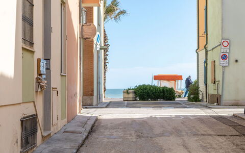 La Rondine Apartment: Strasse, Balkon, Bürgersteig, Gasse, Walkway