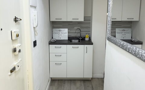 Casa Nina Seconda - Sanremo: Flooring, Fussboden, Interior Design, Zimmer, Wohnung, Countertop, Decke, Major Appliance, Küche, Fliese