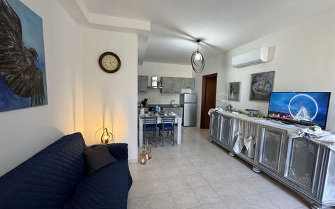 Il Volo Del Nibbio: Möbel, Flooring, Fussboden, Wohnung, Couch, Stuhl, Wohnzimmer, Kaffetisch, Schlafsofa