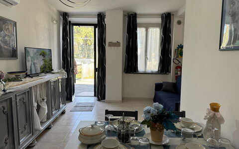 Il Volo Del Nibbio: Möbel, Flooring, Interior Design, Fussboden, Zimmer, Beleuchtung, Tabelle, Stuhl, Wohnung, Wohnzimmer
