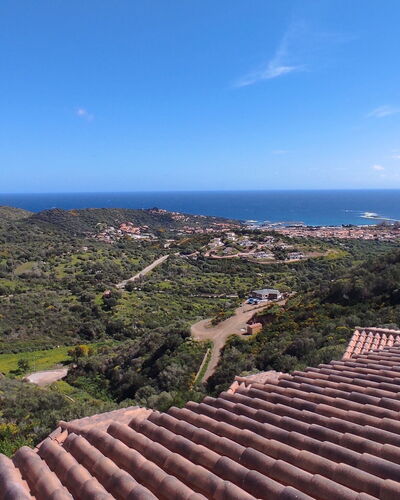 Belvedere Apartment Ac, Budoni: Himmel, Horizont, Hügel, Landschaft, Hochland, Terrain, Bergstation, Morgen, Meer, Steigung