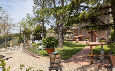 Agriturismo Casa Da Pietro: Blumentopf, Garten, Garten, Zimmerpflanze, Landscaping, Stuhl, Hinterhof, Hof, Hazienda