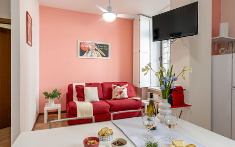 Movie Suite Jesi: Möbel, Interior Design, Zimmer, Flooring, Fussboden, Beleuchtung, Zuhause, Tabelle, Wohnung, Decke