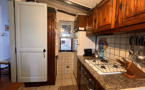 Villetta Oasi Belvedere, Budoni, Wifi, Ac: Countertop, Küche, Cabinetry, Flooring, Major Appliance, Holz, Küchengerät, Möbel, Interior Design, Fussboden
