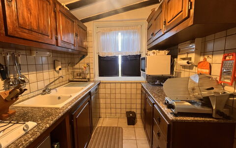 Villetta Oasi Belvedere, Budoni, Wifi, Ac: Küche, Countertop, Major Appliance, Cabinetry, Holz, Flooring, Interior Design, Küchengerät, Möbel, Fussboden