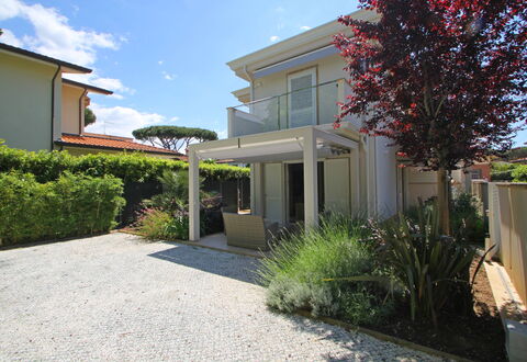 Casa Simonetta: Wohngebiet, Strauch, Zuhause, Haus, Garten, Schatten, Landscaping, Garten, Estate