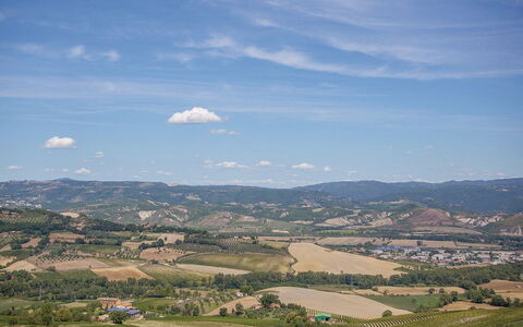 Casa Lavanda, Ac, Wifi, Narni: Himmel, Daytime, Bergforms, Natur, Hügel, Horizont, Wolke, Berg, Natürliche Landschaft, Wiese
