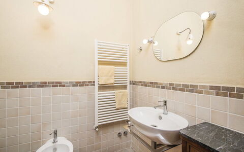 Casa Lavanda, Ac, Wifi, Narni: Flooring, Fussboden, Interior Design, Badezimmer, Armatur, Decke, Installation, Fliese, Zimmer, Zapfhahn