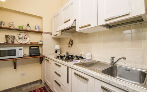Casa Lavanda, Ac, Wifi, Narni: Küchengerät, Küche, Countertop, Major Appliance, Cabinetry, Holz, Interior Design, Herd, Spüle, Flooring