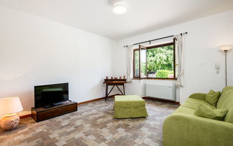 Casa Alloro, Ac, Wifi, Narni: Möbel, Interior Design, Flooring, Fussboden, Wand, Zimmer, Holz, Couch, Decke, Wohnzimmer