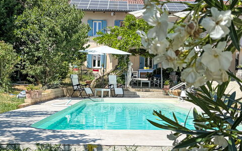 Casetta di Agnese: Schwimmbad, Gartenmöbel, Resort, Freizeit, Schatten, Regenschirm, Eco Hotel, Garten, Blumentopf, Zimmerpflanze