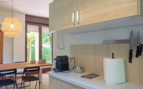 Casa Carla: Möbel, Countertop, Interior Design, Küche, Holz, Flooring, Cabinetry, Küchengerät, Fussboden, Beleuchtung