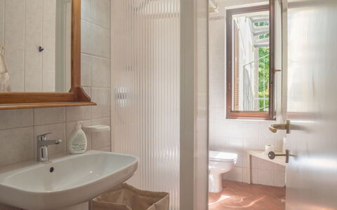 Casa Carla: Holz, Flooring, Interior Design, Fussboden, Armatur, Badezimmer, Bad Sink, Zimmer, Decke, Beleuchtung