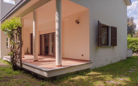 Casa Carla: Zuhause, Wohngebiet, Tür, Säule, Veranda, Schatten, Beton, Home Door, Estate, Outdoor Struktur