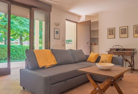 Casa Carla: Möbel, Interior Design, Flooring, Couch, Fussboden, Holz, Tabelle, Zimmer, Wohnzimmer, Holzboden