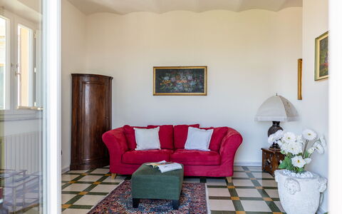 Operapartment: Möbel, Interior Design, Flooring, Wand, Fussboden, Holz, Couch, Zimmer, Wohnzimmer, Zuhause