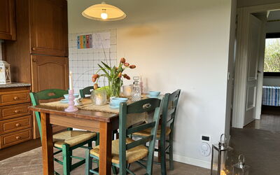 Alfa 7: Möbel, Interior Design, Flooring, Esszimmer, Stuhl, Tabelle, Holz, Küche & Esszimmer Tisch, Fussboden, Zimmer