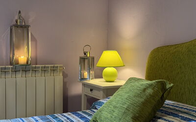 Alfa 8: Möbel, Bett, Schlafzimmer, Interior Design, Bedding, Wand, Bettdecke, Linens, Zimmer, Textil