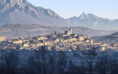 La Casa Di Valbelluna: Bergforms, Hügel, Berg, Stadtgebiet, Stadt, \Stadt, Wohngebiet, Dach, Landschaft, Bergstation