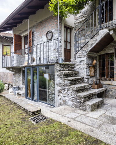 Il Glicine: Strauch, Wohngebiet, Zuhause, Estate, Garten, Rasen, Landscaping, Garten, Villa, Villa