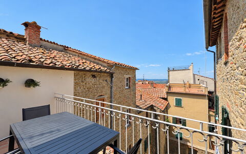 Via Roma 39: Wand, Balkon, Backstein, Zimmerpflanze