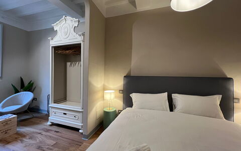 Via Roma 39: Interior Design, Möbel, Fussboden, Flooring, Schlafzimmer, Holz, Bett, Zimmer, Decke, Beleuchtung