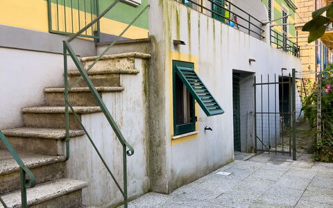 Corso Roma 15 Vacanze - Levanto: Wand, Grün, Treppe, Die Architektur, Geländer, Verbundwerkstoff, Eisen, Metall, Beton, Balkon