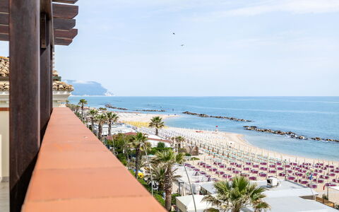La Terrazza Sul Conero: Küste, Meer, Küsten Und Ozeanische Forms, Strand, Ozean, Resort, Ufer, Karibik, Bucht