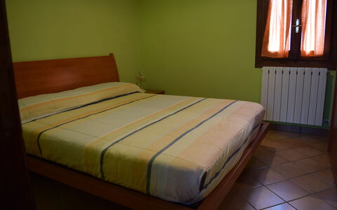 Casa Carletto, Abruzzo: Möbel, Bett, Schlafzimmer, Holz, Flooring, Bettdecke, Interior Design, Fussboden, Bedding, Textil