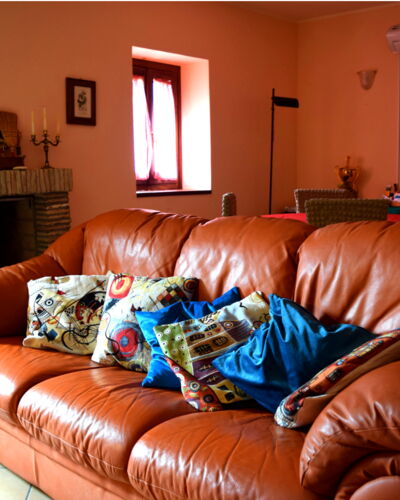 Casa Carletto, Abruzzo: Möbel, Couch, Interior Design, Flooring, Wohnzimmer, Fussboden, Holz, Zimmer, Textil
