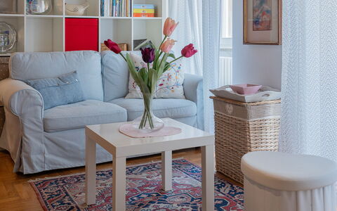 Dafne Suite: Möbel, Interior Design, Regale, Regal, Flooring, Fussboden, Wohnzimmer, Zimmer, Bücherregal, Kissen