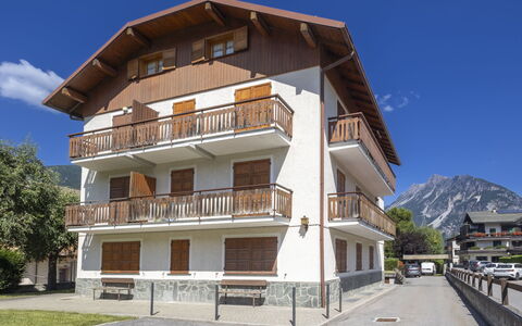 Bormio 16: Balkon, Gebirge, Alpen, Bergdorf