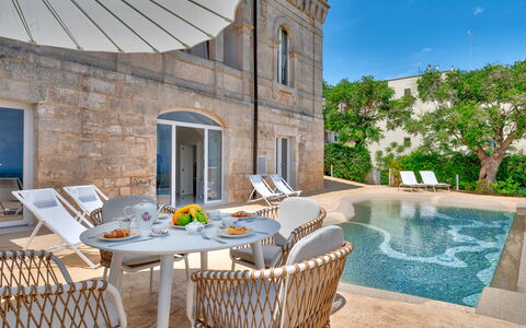 Villa Augusta Vista Mare: Estate, Schwimmbad, Villa, Villa, Ferienort, Hazienda, Palast, Gartenmöbel, Resort