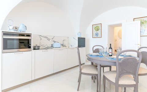 Villa Augusta Vista Mare: Interior Design, Möbel, Flooring, Fussboden, Zimmer, Wohnung, Stuhl, Cabinetry, Küche & Esszimmer Tisch, Küche
