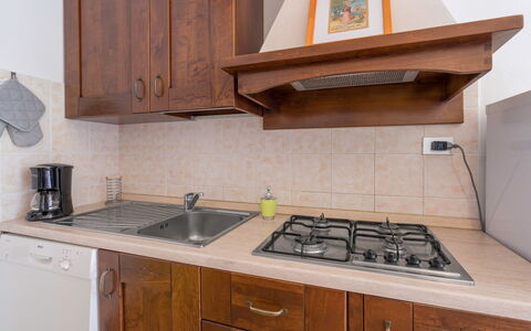 Il Campino, Pool, Montaione: Küche, Küchengerät, Countertop, Major Appliance, Spüle, Cabinetry, Holz, Herd, Herd, Flooring