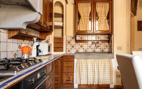 Portanuova Home, Colle Val D'elsa: Küche, Interior Design, Cabinetry, Flooring, Countertop, Möbel, Holz, Fussboden, Küchengerät, Major Appliance