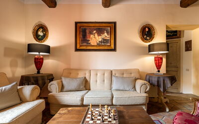 Portanuova Home, Colle Val D'elsa: Möbel, Interior Design, Flooring, Wand, Holz, Couch, Fussboden, Wohnzimmer, Zimmer, Bilderrahmen